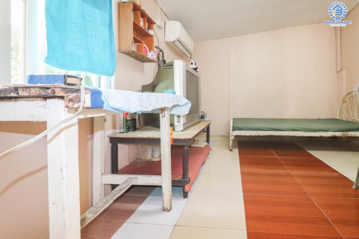 บ้านเดี่ยวทำเลโชคชัย 4 ซอย 56 หลังใหญ่พร้อมอยู่ เนื้อที่ 101 ตร.ว. พร้อมฟังก์ชันที่เหนือกว่าด้วย 5 ห้องนอน 5 ห้องน้ำ ต่อเติมเต็มทั้งหลัง บนทำเลสุดโดดเด่น! พร้อมเชื่อมต่อหลายเส้นทาง ใจกลางแหล่ง Community Mall ชั้นนำมากมาย ใกล้รถไฟฟ้าสายสีเหลือง "โชคชัย4" และทางด่วน "ฉลองรัช"